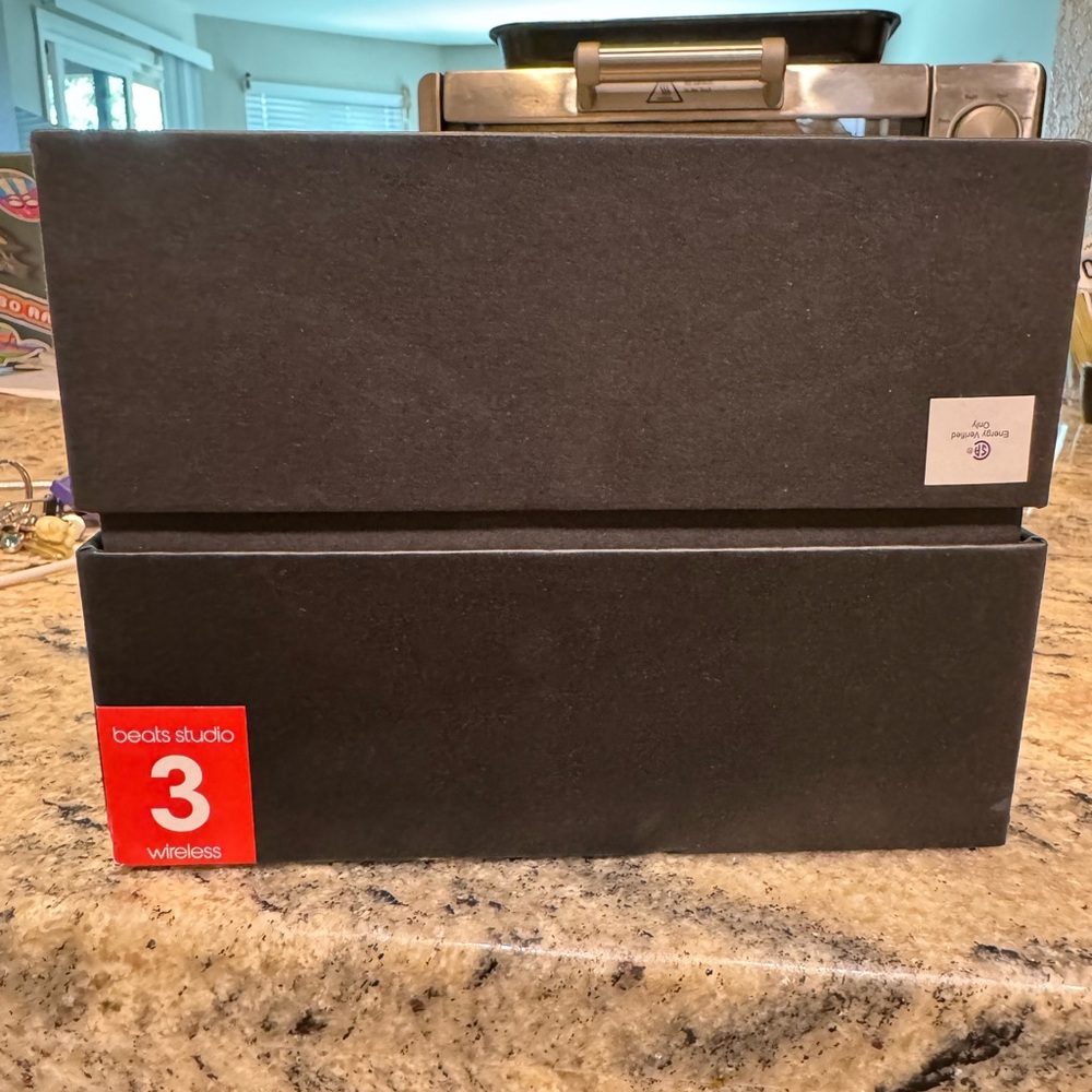 beats studio 3 wireless headphone. matte black finish